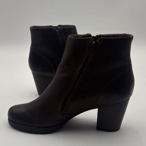 Clark’s women boots size 7.5 (26066879)